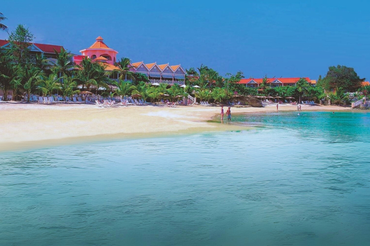 Coco Reef Resort & Spa